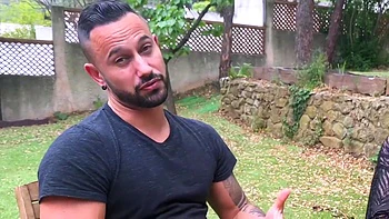 An uncontrolled but terribly exciting skid - Jacquie et Michel TV