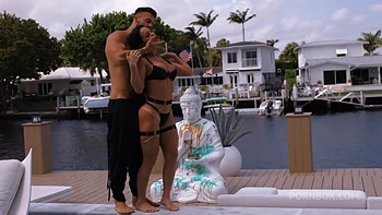 Outdoor To Indoor With Amateur And Sexy Pam Rodriguez