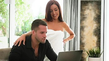 Vanna Bardot Seduces Her Housemate