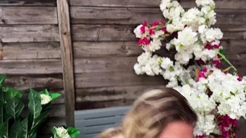 Luna, 30, offers the services of two handsome stallions! - Jacquie et Michel TV