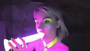 kelly copperfield deepthroats LED glowing dildo on webcam