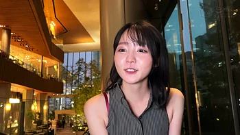 【陰キャのフリした淫キャ！？ホテルで豹変する性欲モンスターと中出し2連発！！】逆ナンしてきたスレンダー美女は清楚なフリして日常的に男漁り！？感度抜群！潮吹き連発！