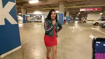 Martinasmith squirting at the Mall parking lot