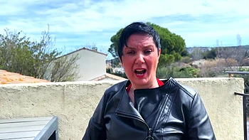 Kinuski, 31, takes us on a journey ... - Jacquie et Michel TV