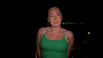 Victoria fights her urges with Jess and Lorenzo - Jacquie et Michel TV