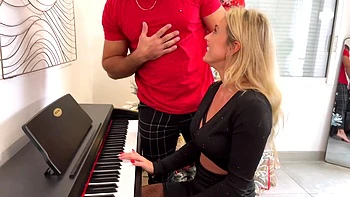 The Sicario gets out of trouble - Jacquie et Michel TV