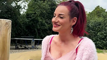 Cassy, Petula and Snow become one with nature - Jacquie et Michel TV