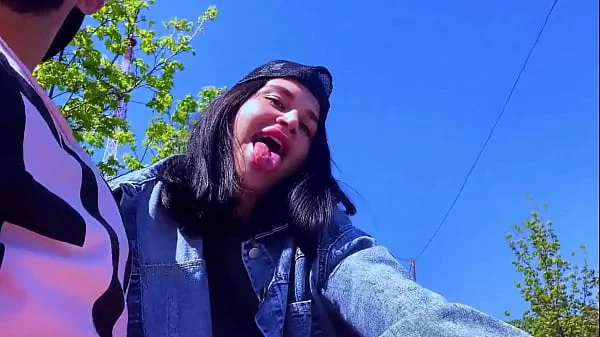 Blowjob challenge in public to a stranger, the guy thought it was prank