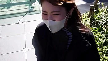 Eカップのムッチリグラマー美女が甘いキスしてオモチャオナニー