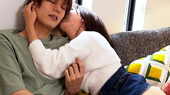 美尻美女が玄関キスから混浴エッチ、ベッドで喘ぐクンニとラブラブフェラ