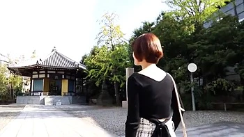 スレンダー美人妻がおっぱい舐められて体ピクッ！クンニで喘ぎ感度は良好