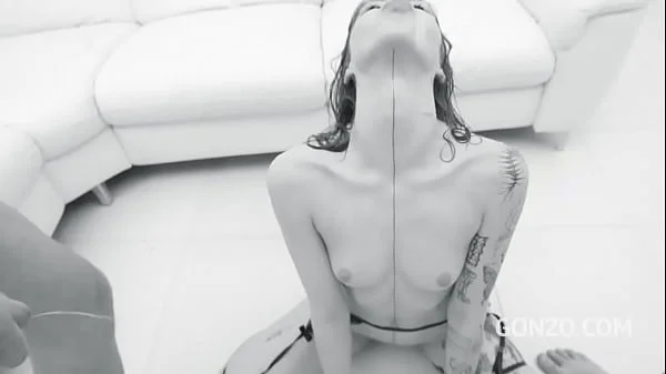 Eden Ivy first time drinking piss and showing off her prolapse SZ2686