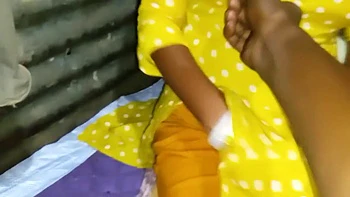 Village Aunty Ki Juggi Mein Jakar Chudai Karke Aaya Doggy Style Mein Kali Chut Ki Chudai Ki