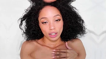 ADULT TIME - Aidra Fox Seduces Bestie Kenna James For ROMANTIC LESBIAN FUCK! GERMAN SUBTITLES: Porn