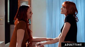 ADULT TIME - Aidra Fox Seduces Bestie Kenna James For ROMANTIC LESBIAN FUCK! PORTUGUESE SUBTITLES