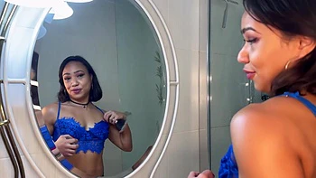 Soraya is hungry for new experiences! - Jacquie et Michel TV