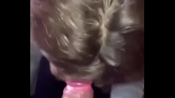 What is her name ? Amateur's tries to deepthroat