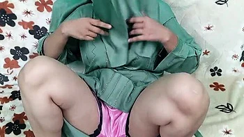 Muslim Hijabi Bhabhi Fucked Hard - Desi Amateur Sex Video with Sumahomesex