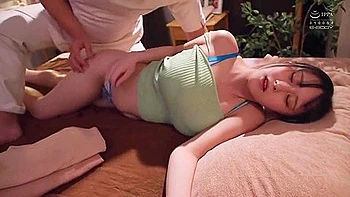 悪徳整体師に狙われて 宙に浮くほとイキ飛ひ跳ね大痙攣するhcupアスリートホtィ 雨宮ひひき