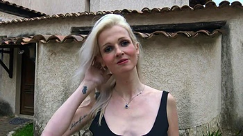 Emma, a milf with spectacular endurance! - Jacquie et Michel TV