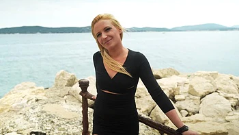 Vampires crack at the babysitter - Jacquie et Michel TV