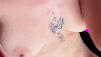 en combinaison latex comme une jolie pute a prendre