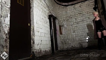 Euro Street Whore Makes A Back Alley Deal