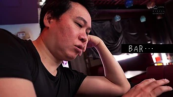 鍛え抜かれたアスリートホtィの細すきるウエストとキャッフある豊満ハスト鋭角くひれ着衣巨乳の無自覚誘惑 雨宮ひひき