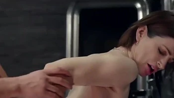 ava se baise baiser dans les chiottes