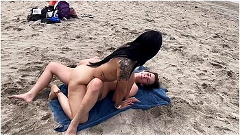 Dia At The Beach With My Friend Ends Very Dirty And Hot - Sexo Duro