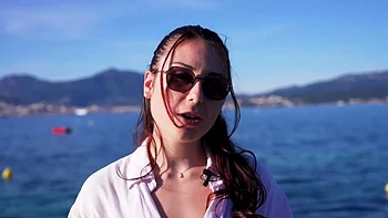 As delighted as she is excited, Alicia, 43, takes on two men! - Jacquie et Michel TV