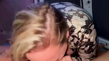 je prend une faciale dans la fourgonette