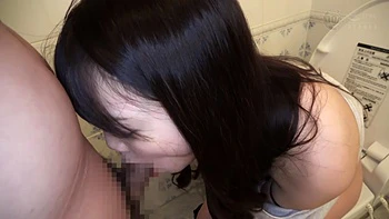 1ヶ月禁欲でチ●ポに飢えたGcupセフレ×極限まで焦らす遠隔ローターデート→声押し殺しトイレでフェラ抜き→ついにSEX解禁...！肉欲にまみれ一心不乱でナマ交尾に溺れる！