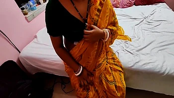 Naukrani Ko Advance Chahiye Uska Husband Bimar Hai