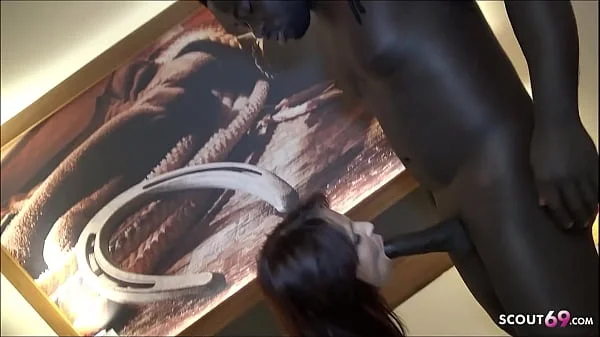 Reife deutsche Frau Syren das erste Mal von schwarzen Monster Schwanz gefickt