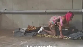 Sexo extremo en la calle follando con un Homeless Daniela Hot/Hyperversos