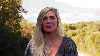 Ariana is always discovering more! - Jacquie et Michel TV