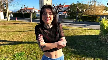 Anissa perverts her visitor... - Jacquie et Michel TV