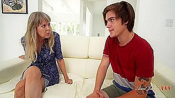 Mature Landlady Jamie Foster Lets Her Broke Tenant Pay The Rent In Cum