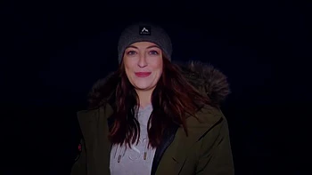 Joss bumps into the landlady's sister - Jacquie et Michel TV