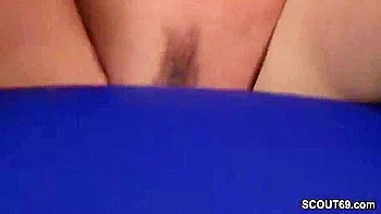 Teeny Bezahlt Den Helfer Mit Einem Harten Fick