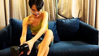 Skinny Thai girl with glasses loves sex