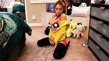 Liz Katz Nude Striptease Snapchat Video