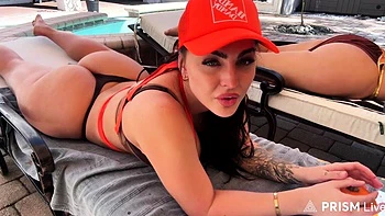 Pool & Bikinis Full Stream