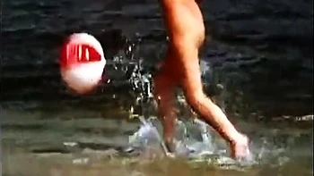 Deutsche Vintage-Nudisten am Strand - Sonnenfreunde 1980