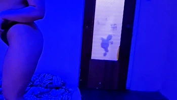 Russian girl uses sex toys to orgasm on webcam solo