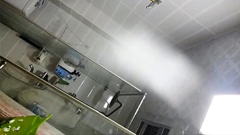 【シャワーを浴びて飲み物を飲む】容姿も気