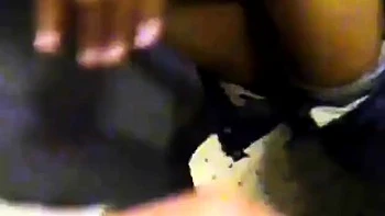 ffentlicher Blowjob in der Umkleidekabine eines Einkaufszen