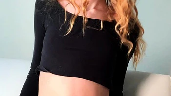 Solo pussy toying redhead close up action