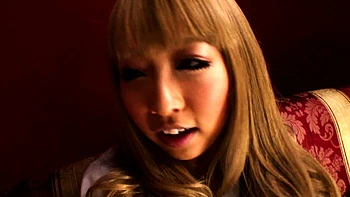 Asian masseuse fetish babe gives blowjob to her lucky client